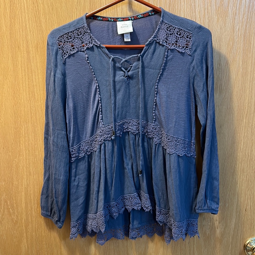 Knox Rose size small top